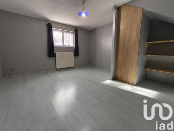 Maison 9 pièces de 163 m² à Lusignan (86600)