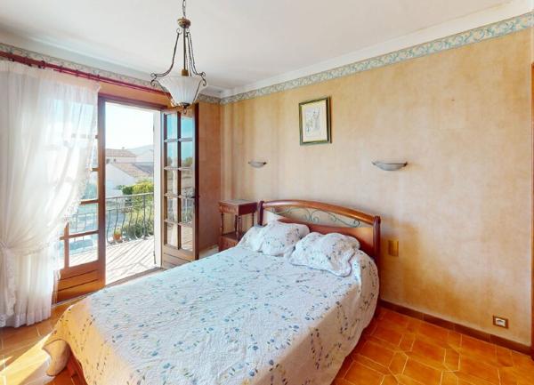 Maison à vendre    5 pièces •  Hyères