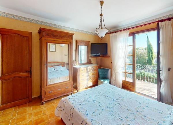 Maison à vendre    5 pièces •  Hyères