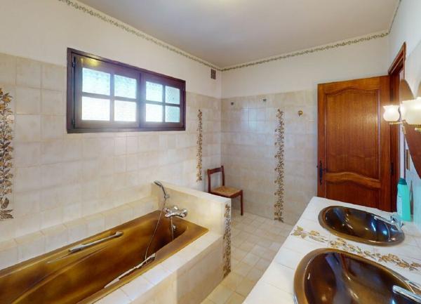 Maison à vendre    5 pièces •  Hyères