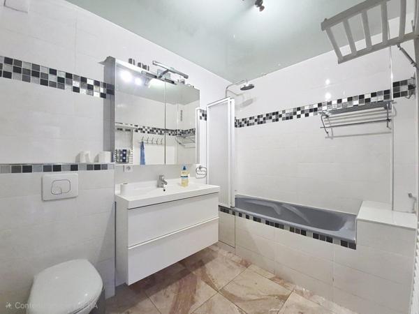 Appartement 96m2 4 chambres 2 salles de bain avec wc et 1 cuisine fermee