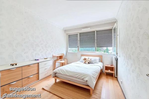 Appartement 96m2 4 chambres 2 salles de bain avec wc et 1 cuisine fermee