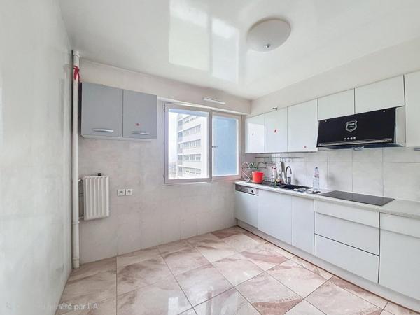 Appartement 96m2 4 chambres 2 salles de bain avec wc et 1 cuisine fermee