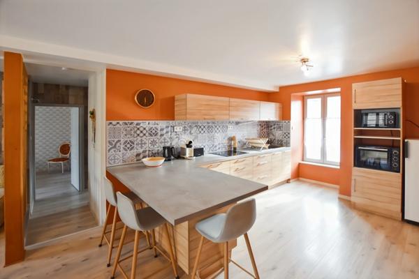 Propriété rénovée de 324 m² avec terrain à COUCHES (71)