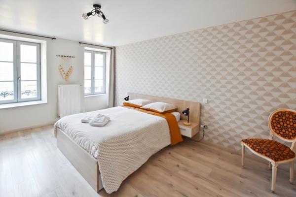 Propriété rénovée de 324 m² avec terrain à COUCHES (71)
