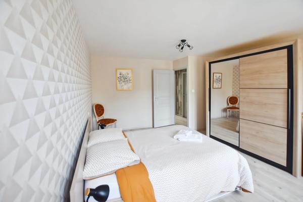 Propriété rénovée de 324 m² avec terrain à COUCHES (71)