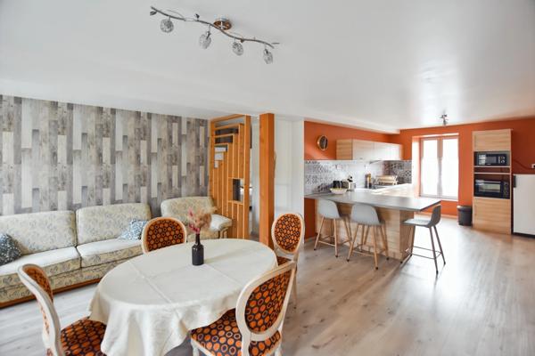 Propriété rénovée de 324 m² avec terrain à COUCHES (71)