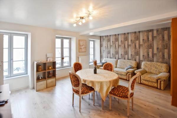 Propriété rénovée de 324 m² avec terrain à COUCHES (71)