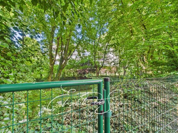 DUPLEX DE CHARME AVEC JARDIN PRIVATIF EN BORD DE MARNE – SAINT-MAURICE CENTRE