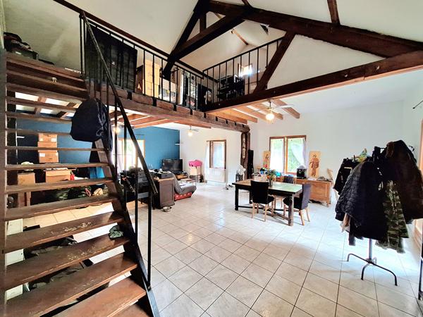 A vendre Maison Montluçon 5 pièces (158 m² hab) - Séjour (60m²) - Terrain en partie constructible 2846 m² Montlucon