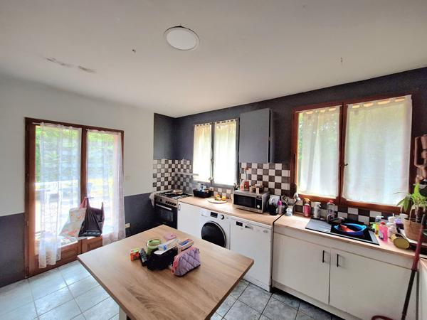A vendre Maison Montluçon 5 pièces (158 m² hab) - Séjour (60m²) - Terrain en partie constructible 2846 m² Montlucon