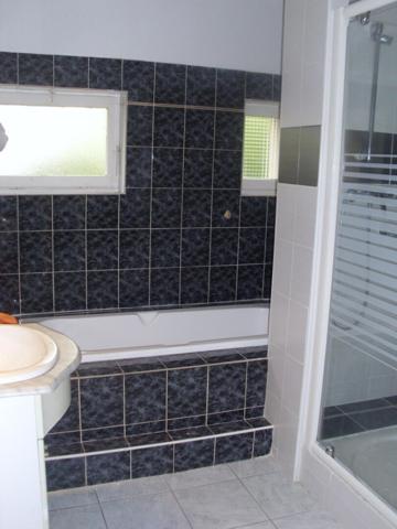 A vendre Maison Montluçon 5 pièces (158 m² hab) - Séjour (60m²) - Terrain en partie constructible 2846 m² Montlucon
