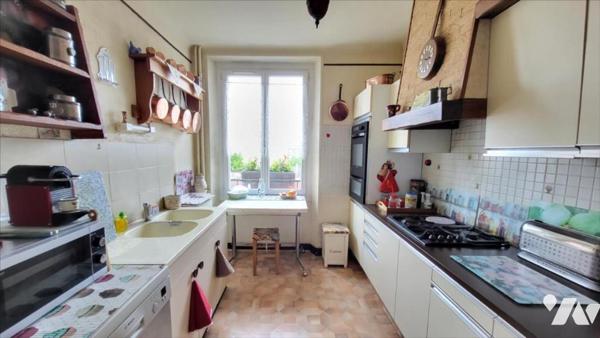 Immeuble à usage de commerce et habitation.