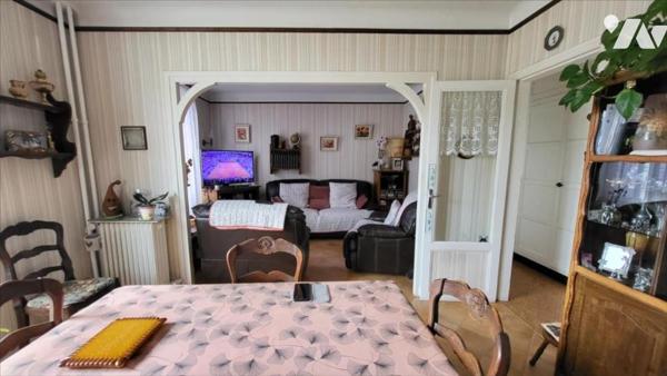 Immeuble à usage de commerce et habitation.