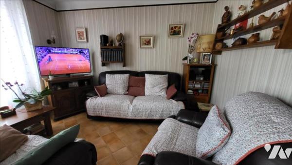 Immeuble à usage de commerce et habitation.