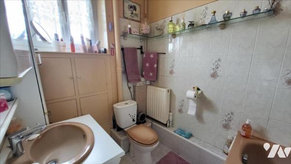 Immeuble à usage de commerce et habitation.