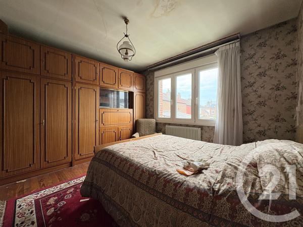 Maison à vendre  9 pièces - 179,40 m 2   ST QUENTIN  - 02