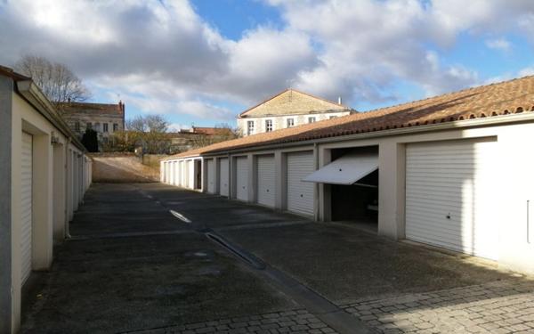 Stationnement à louer