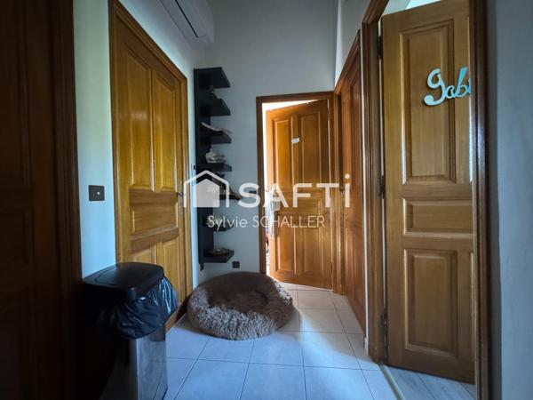 Villa climatisée avec piscine, parking et garage