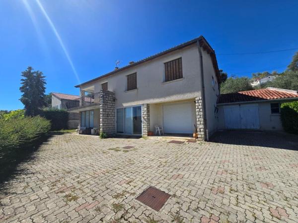 VILLA FAMILIALE 157 m² - Double garage et atelier