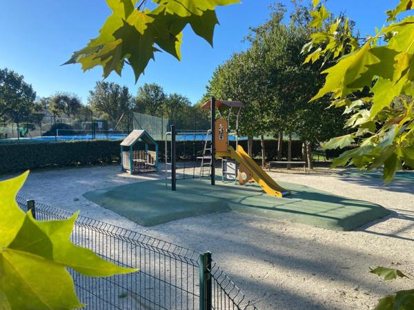 Maison 4 pièces à Tourrettes, proche commodités, jardin