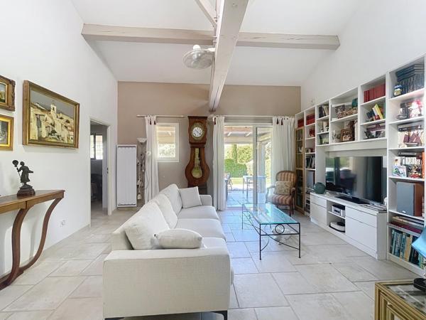 Maison 4 pièces à Tourrettes, proche commodités, jardin