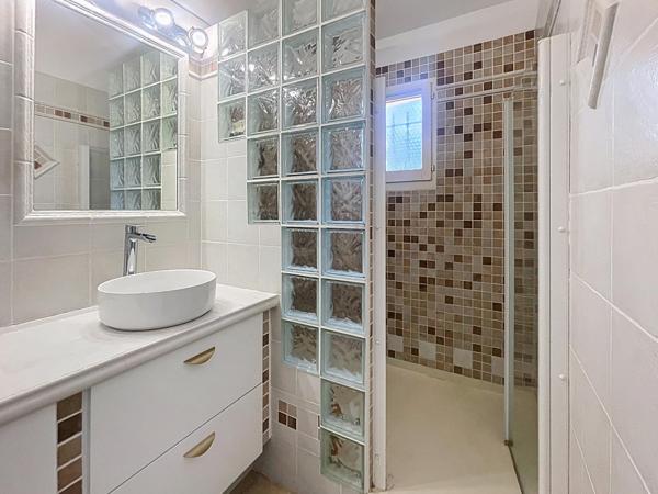 Maison 4 pièces à Tourrettes, proche commodités, jardin