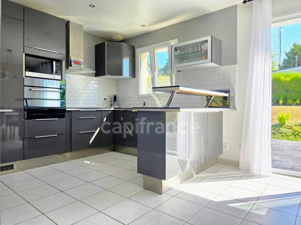À VENDRE PAVILLON INDIVIDUEL AVEC VUE MER, SOUS-SOL COMPLET ET TERRAIN DE PLUS DE 800m² à CRIEL SUR MER (76)