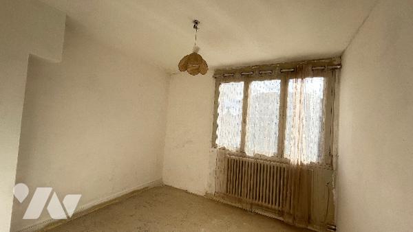 A VENDRE - MAISON SEMIE MITOYENNE HARLY ! (02100)