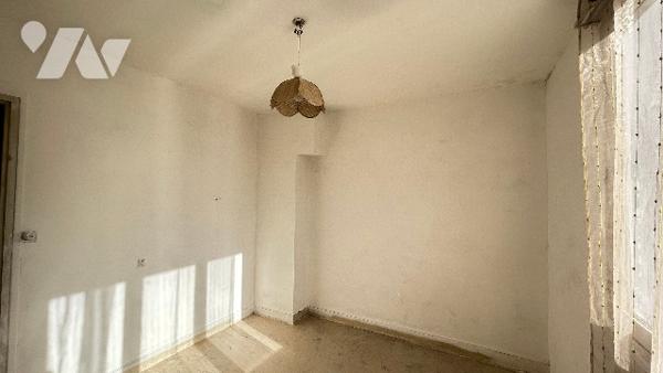 A VENDRE - MAISON SEMIE MITOYENNE HARLY ! (02100)