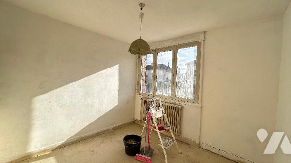 A VENDRE - MAISON SEMIE MITOYENNE HARLY ! (02100)