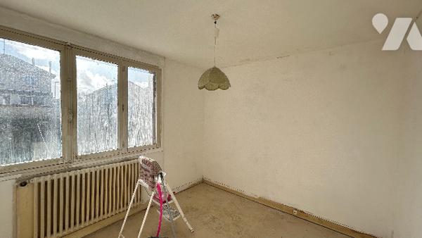 A VENDRE - MAISON SEMIE MITOYENNE HARLY ! (02100)