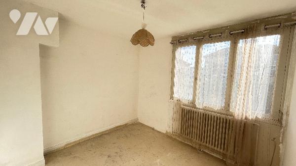 A VENDRE - MAISON SEMIE MITOYENNE HARLY ! (02100)