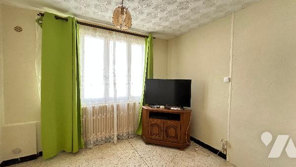 A VENDRE - MAISON SEMIE MITOYENNE HARLY ! (02100)