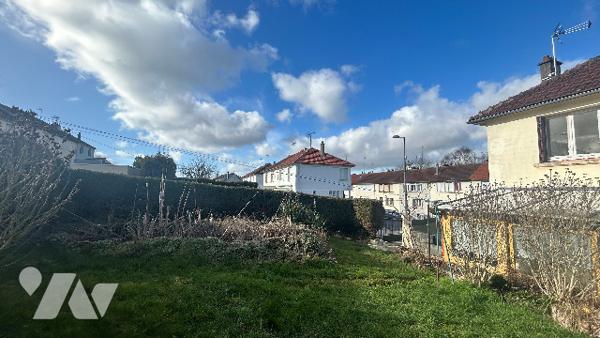 A VENDRE - MAISON SEMIE MITOYENNE HARLY ! (02100)