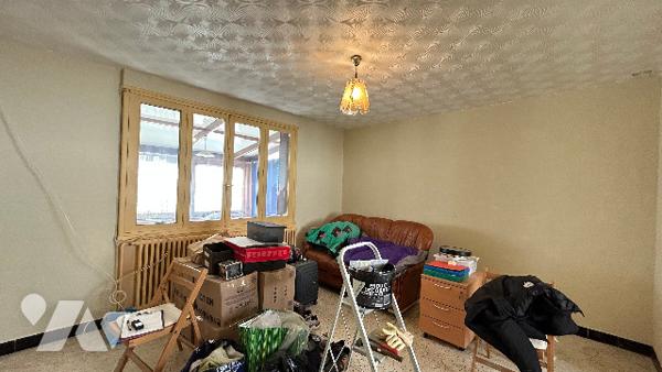 A VENDRE - MAISON SEMIE MITOYENNE HARLY ! (02100)