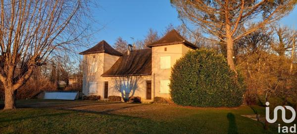 Maison traditionnelle 9 pièces de 146 m² à Aynac (46120)