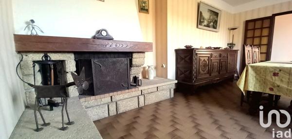 Maison traditionnelle 9 pièces de 146 m² à Aynac (46120)