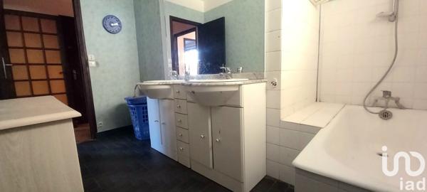 Maison traditionnelle 9 pièces de 146 m² à Aynac (46120)