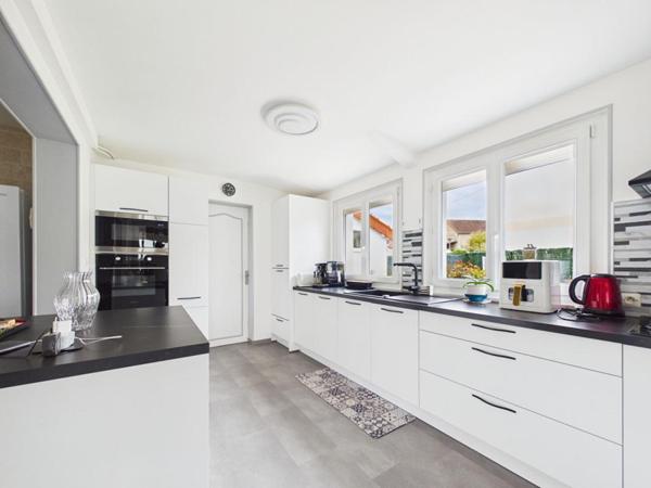 Maison de 107 m2 à Chatellerault, 3 chambres, jardin, garage