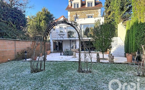 Maison à vendre    7 pièces • 217 m2 Clamart