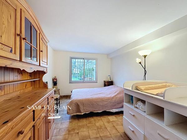 Maison 6 ch + jardin : grand séjour, bureau, cave.