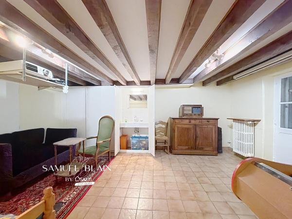 Maison 6 ch + jardin : grand séjour, bureau, cave.