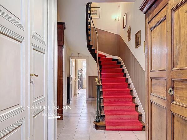 Maison 6 ch + jardin : grand séjour, bureau, cave.