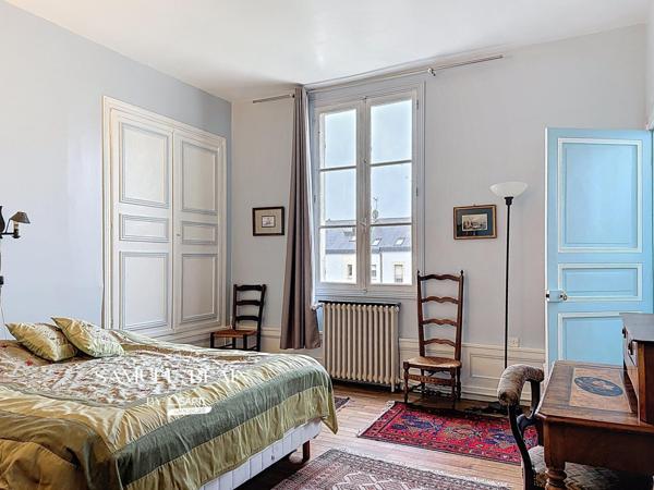 Maison 6 ch + jardin : grand séjour, bureau, cave.