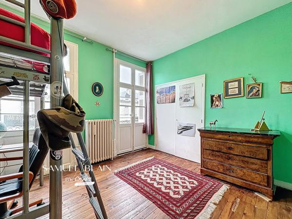 Maison 6 ch + jardin : grand séjour, bureau, cave.