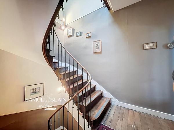 Maison 6 ch + jardin : grand séjour, bureau, cave.