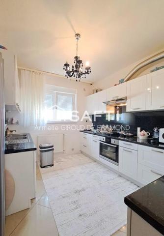 Situé à Mulhouse, immeuble de rapport des années 1955, en grande partie rénové, opportunité idéale investisseur ou projet familial avec revenus locatifs à la clé – 211 m² sur 460 m² de terrain – Fort potentiel