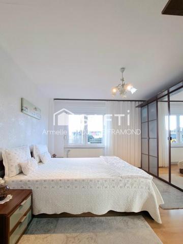 Situé à Mulhouse, immeuble de rapport des années 1955, en grande partie rénové, opportunité idéale investisseur ou projet familial avec revenus locatifs à la clé – 211 m² sur 460 m² de terrain – Fort potentiel