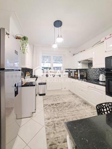 Situé à Mulhouse, immeuble de rapport des années 1955, en grande partie rénové, opportunité idéale investisseur ou projet familial avec revenus locatifs à la clé – 211 m² sur 460 m² de terrain – Fort potentiel